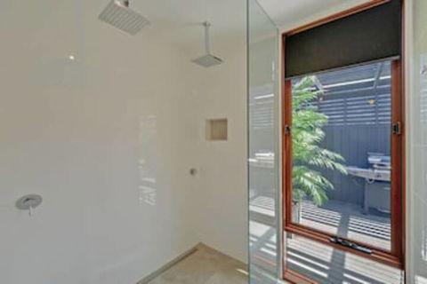 Amazing Unique Five-Star Waterfront Retreat - Accommodation Broome 5