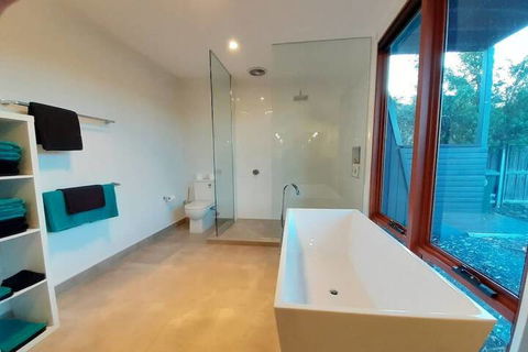 Amazing Unique Five-Star Waterfront Retreat - Accommodation Broome 6