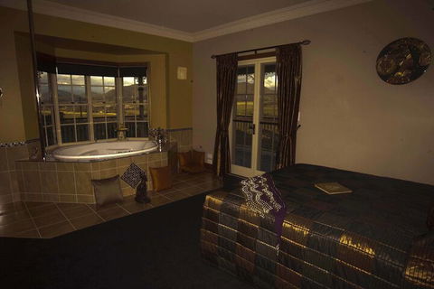 R On The Downs BnB & Spa Cottages - Accommodation Broome 7
