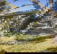 Ecocrackenback 10 'Sustainable chalet close to the slopes.' - Accommodation Broome
