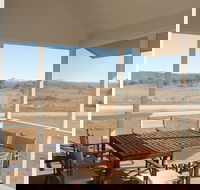 Manna Tree Farm -modern home with majestic views in stunning countryside - Accommodation Broome