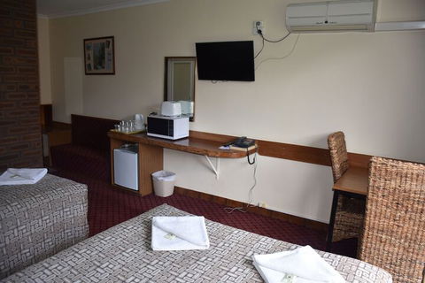 Valley Views Motel & Chalets - Accommodation Broome 4