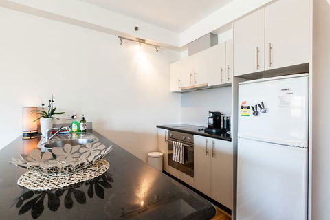 LANCE, 1BDR Melbourne Apartment - Accommodation Broome 2