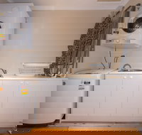 Lovely 5BR house walk to train and shops - Accommodation Broome