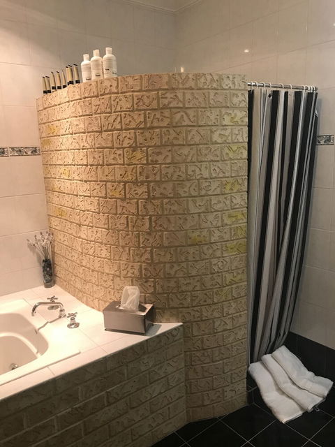 Atina Rocks Country Homestead - Accommodation Broome 3