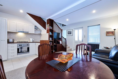 Fremantle Townhouse Unit 4 - Accommodation Broome 3