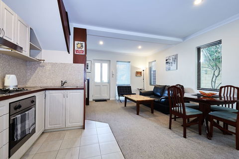 Fremantle Townhouse Unit 4 - Accommodation Broome 4