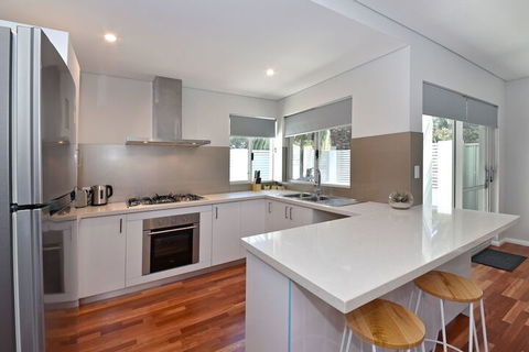 Stylish Apartment Near Perth City 2210 - Accommodation Broome 5
