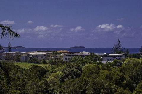 KINGSCLIFF HOLIDAY HOME On The HILL SYDS VIEW - Accommodation Broome 2