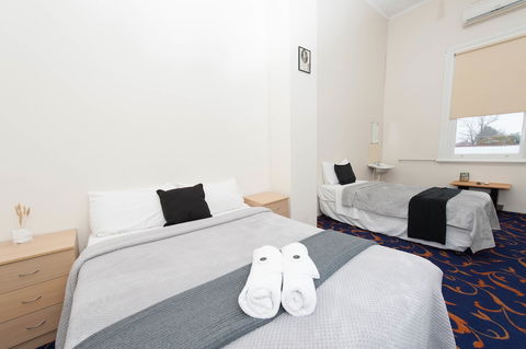 Riverina Hotel - Accommodation Broome 1
