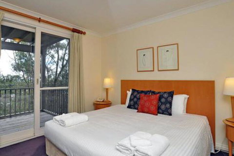 Villa Pinot Located Within Cypress Lakes - Accommodation Broome 3