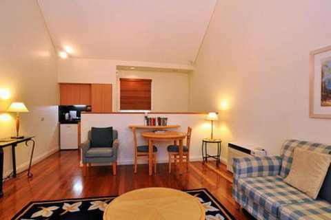 Villa Merlot Located Within Cypress Lakes - Accommodation Broome 4