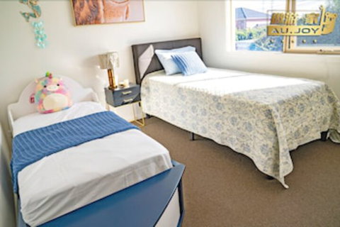 AUJOY 4 Bed Townhouse Glen Waverley - Accommodation Broome 5