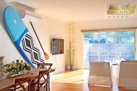 AUJOY 4 Bed Townhouse Glen Waverley - Accommodation Broome 0