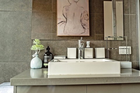 AUJOY 4 Bed Townhouse Glen Waverley - Accommodation Broome 2