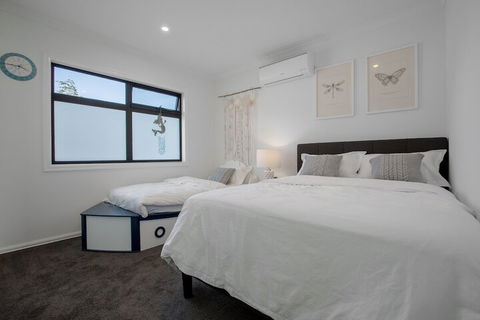 AUJOY 4 Bed Townhouse Burwood 2 - Accommodation Broome 4