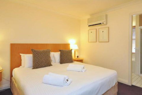 Villa Petit Verdot Located Within Cypress Lakes - Accommodation Broome 5