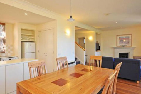 Villa Petit Verdot Located Within Cypress Lakes - Accommodation Broome 3