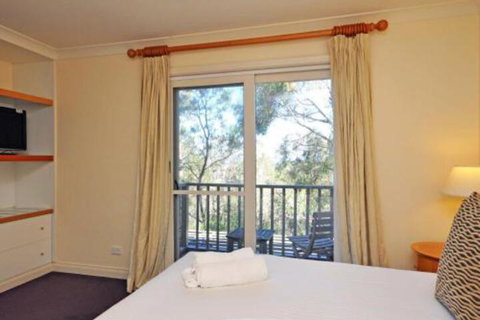 Villa Petit Verdot Located Within Cypress Lakes - Accommodation Broome 6