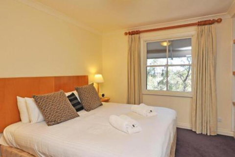 Villa Petit Verdot Located Within Cypress Lakes - Accommodation Broome 7
