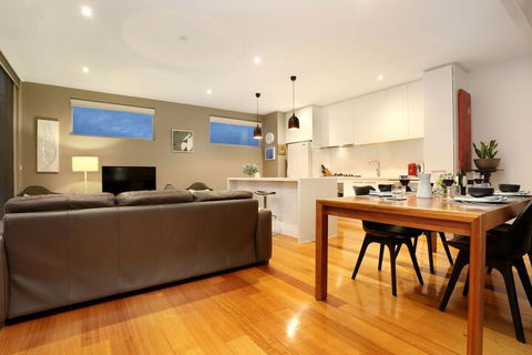 Essendon Sub Penthouse On Napier - Accommodation Broome 3
