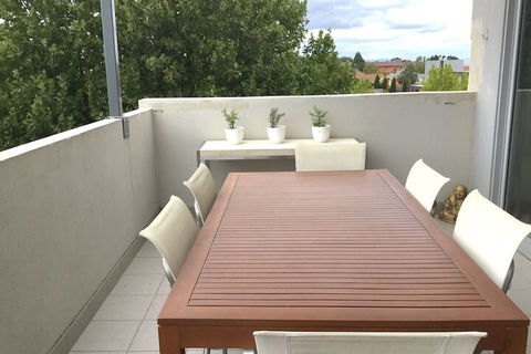 Essendon Sub Penthouse On Napier - Accommodation Broome 1