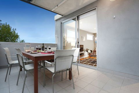Essendon Sub Penthouse On Napier - Accommodation Broome 4