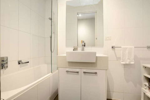 Essendon Sub Penthouse On Napier - Accommodation Broome 5