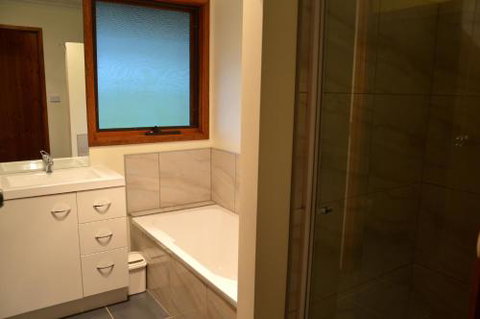 1 School Road Wandiligong - Accommodation Broome 4