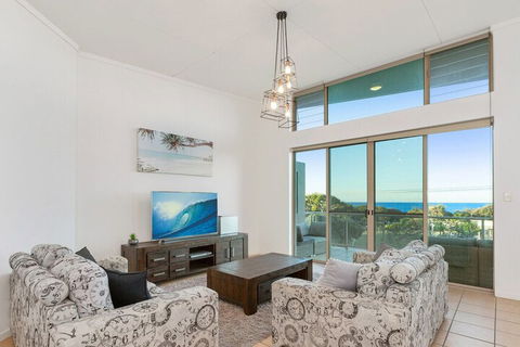 EXCLUSIVE OCEAN VIEW PENTHOUSE On MARINE PARADE - Accommodation Broome 0