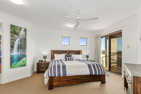 EXCLUSIVE OCEAN VIEW PENTHOUSE On MARINE PARADE - Accommodation Broome 2