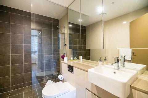 Fabulous City 2 BDR Apt In New Building - Accommodation Broome 4
