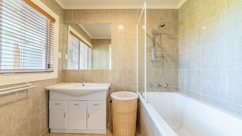 Loch Retreat 550m TO Town - Accommodation Broome 2