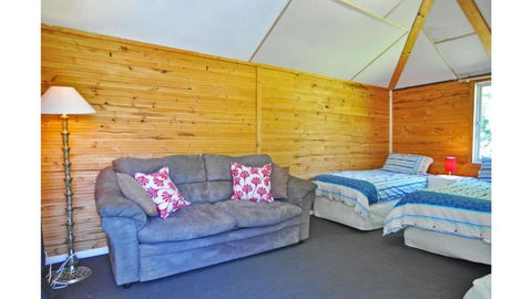 MY Fair Lady External Bathroom PET Friendly - Accommodation Broome 3