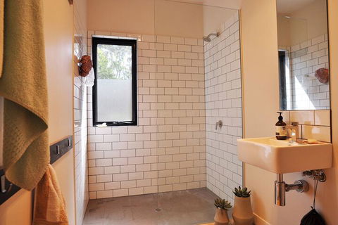 Armstrongs Close TO Beach - Accommodation Broome 1