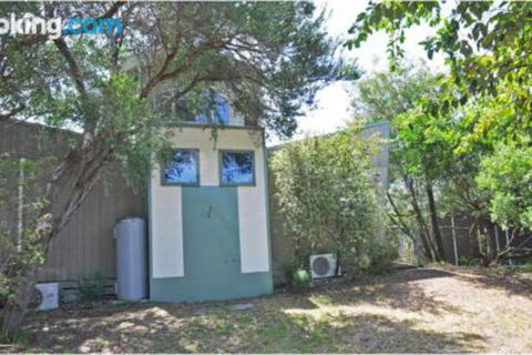 Surf Sounds Free Wifi PET Friendly Surf Side! - Accommodation Broome 6