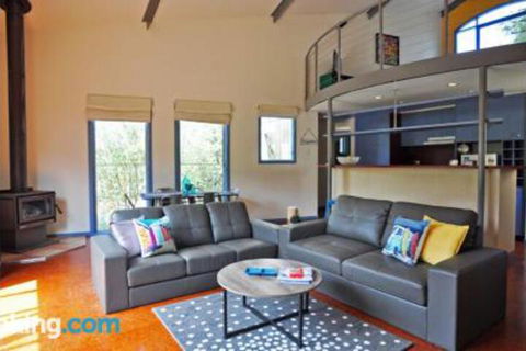 Surf Sounds Free Wifi PET Friendly Surf Side! - Accommodation Broome 5