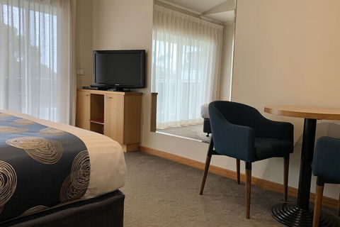 Eugenies Luxury Accommodation - Accommodation Broome 6