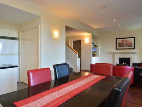 Villa Executive 2br Cypress Resort Condo Located Within Cypress Lakes Resort (nothing Is More Central) - Accommodation Broome 4