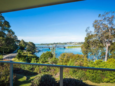 2 Water Crescent Retro Haven - Accommodation Broome 6