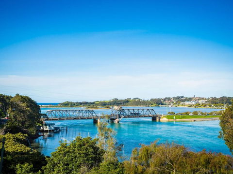 2 Water Crescent Retro Haven - Accommodation Broome 1