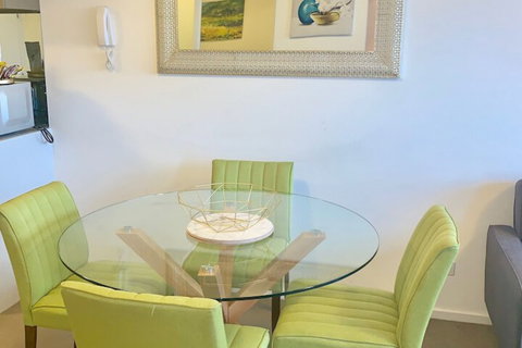 Luxury Apartment With View - Accommodation Broome 4