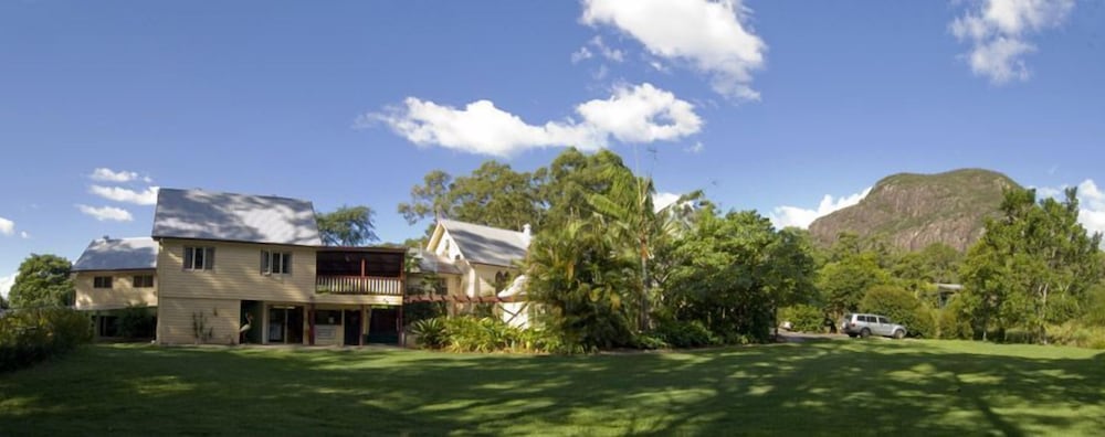 Glass House Mountains QLD Accommodation Broome