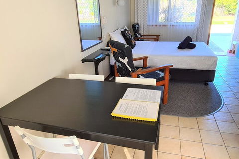 Paradise Court Holiday Units - Accommodation Broome 3