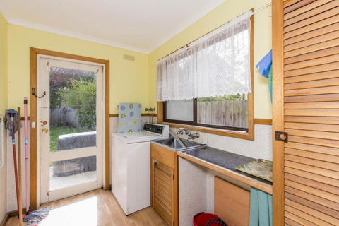 HOLIDAY On NAUTILUS INVERLOCH - Accommodation Broome 2