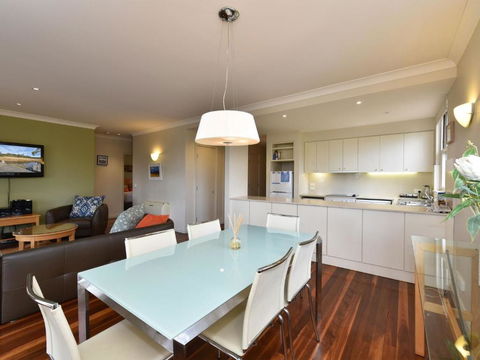 Villa Executive 2br Sangiovese Resort Condo Located Within Cypress Lakes Resort (nothing Is More Central) - Accommodation Broome 3