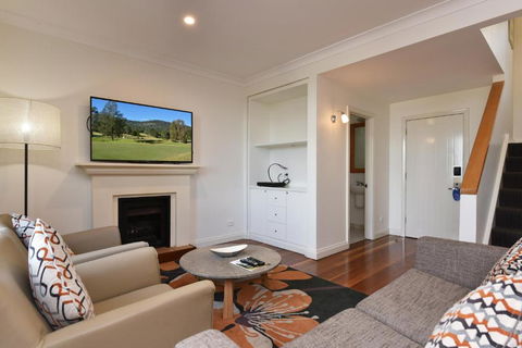 Villa 2br Grange Resort Condo Located Within Cypress Lakes Resort (nothing Is More Central) - Accommodation Broome 3