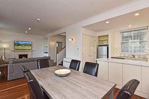 Villa 2br Grange Resort Condo Located Within Cypress Lakes Resort (nothing Is More Central) - Accommodation Broome 4