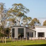 Pomonal Estate Mt. Cassell Villa - Accommodation Broome 0