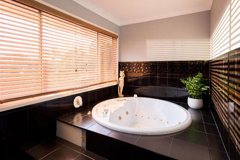 Land Of Lost Treasure - Accommodation Broome 1